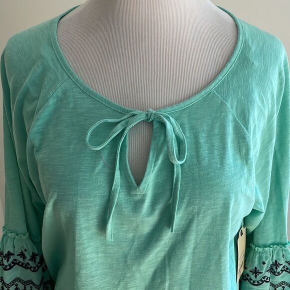 NWT bundle of 2 St. John’s Bay shirts with flair sleeves green and peach size L - Picture 3 of 12